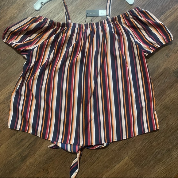 NWT Pinstripe multi colored cold shoulder blouse size XL - Picture 2 of 3